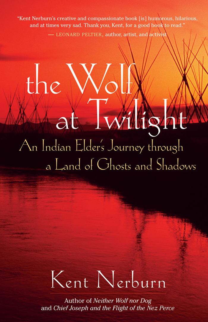 descargar libro The Wolf at Twilight: An Indian Elder's Journey through a Land of Ghosts and Shadows